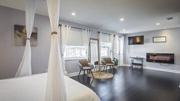 4 bedrooms, desk, WiFi, bed sheets