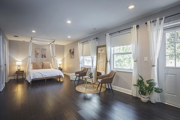 4 bedrooms, desk, WiFi, bed sheets - HEATED POOL 8 FEET DEEP AND FIRE PIT BLISSFUL 4 BR HOME CLOSE TO EVERYTHING (Seffner)