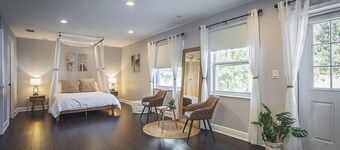 HEATED POOL 8 FEET DEEP AND FIRE PIT BLISSFUL 4 BR HOME CLOSE TO EVERYTHING