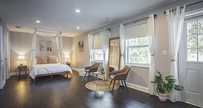 HEATED POOL 8 FEET DEEP AND FIRE PIT BLISSFUL 4 BR HOME CLOSE TO EVERYTHING