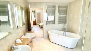 Combined shower/tub, towels, soap, toilet paper