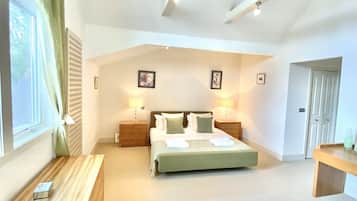 4 bedrooms, desk, iron/ironing board, free WiFi