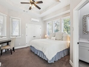 4 habitaciones, tabla de planchar con plancha, internet y ropa de cama 
