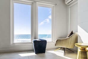 Interior - Oceanfront Home w/ Panoramic Views & Private Beach (Oceanside,)