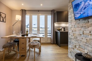 Dining - Orpin - superbe appartement rénové 2 personnes avec grande terrasse plein sud, belle vue (Font-Romeu)