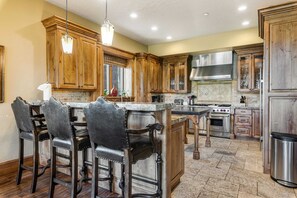 Fridge, microwave, oven, stovetop - Gorgeous Deer Valley home minutes from the slopes! (Park City)