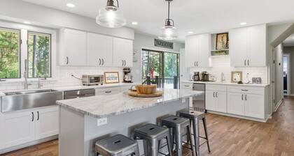 Short drive to Downtown Cambridge | Private Dock | Pool | 16.5 Acres | Guest Hou