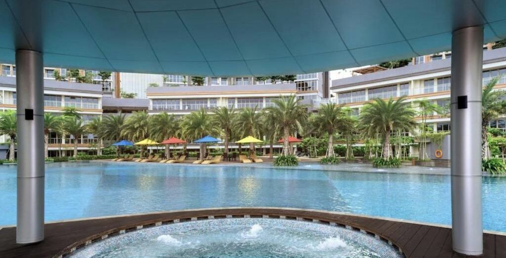 Piscine couverte, piscine extérieure