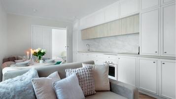 Deluxe Apartment | Iron/ironing board, free WiFi, bed sheets