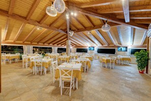 Dining - Flat with Pool in Badus Resort (Badesi)