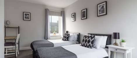 2 makuuhuonetta, työpöytä, silitysrauta/-lauta, Wi-Fi