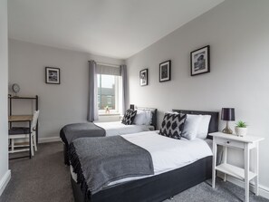 2 bedrooms, desk, iron/ironing board, WiFi