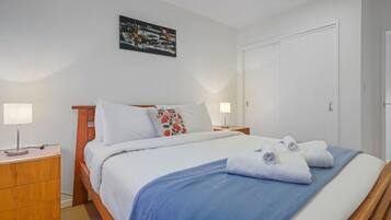 3 bedrooms, desk, iron/ironing board, free WiFi