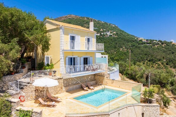 Exterior - Villa Sunrise - Two Bedroom Villa, Sleeps 5 (Nisaki)