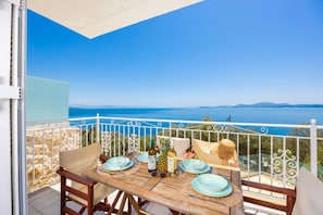 Outdoor dining - Villa Sunrise - Two Bedroom Villa, Sleeps 5 (Nisaki)