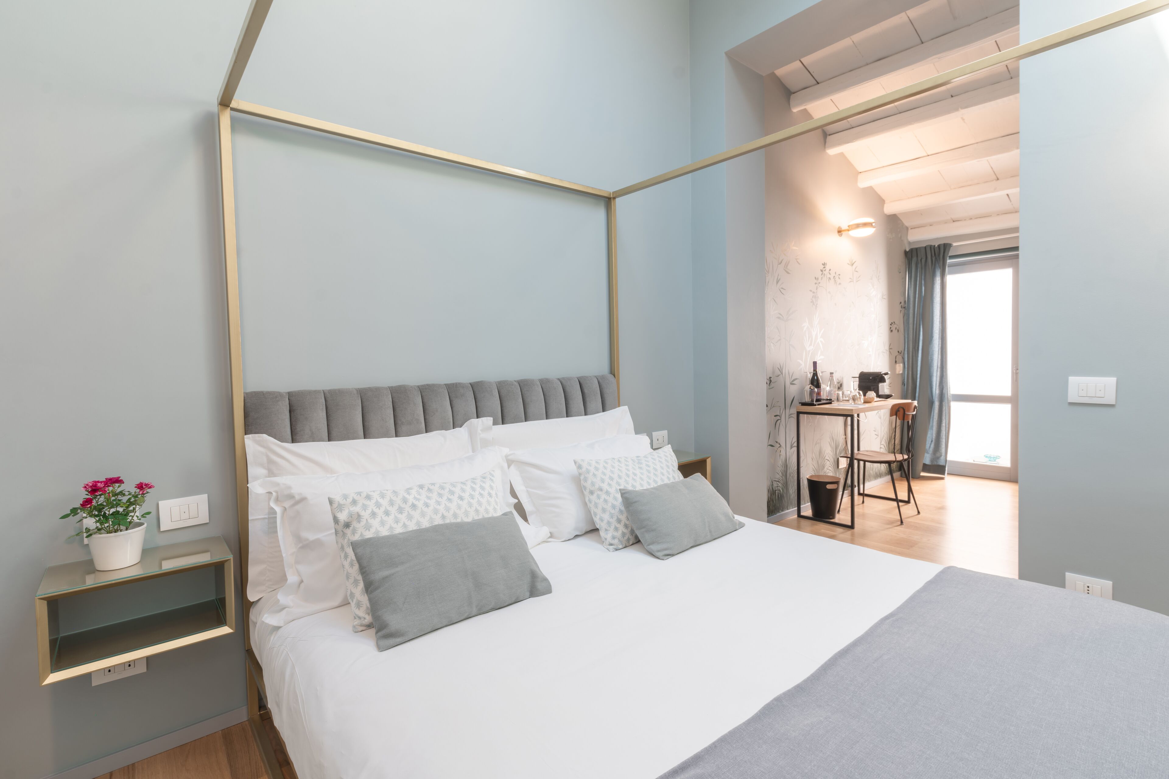 Deluxe Room | Minibar, in-room safe, individually decorated, individually furnished