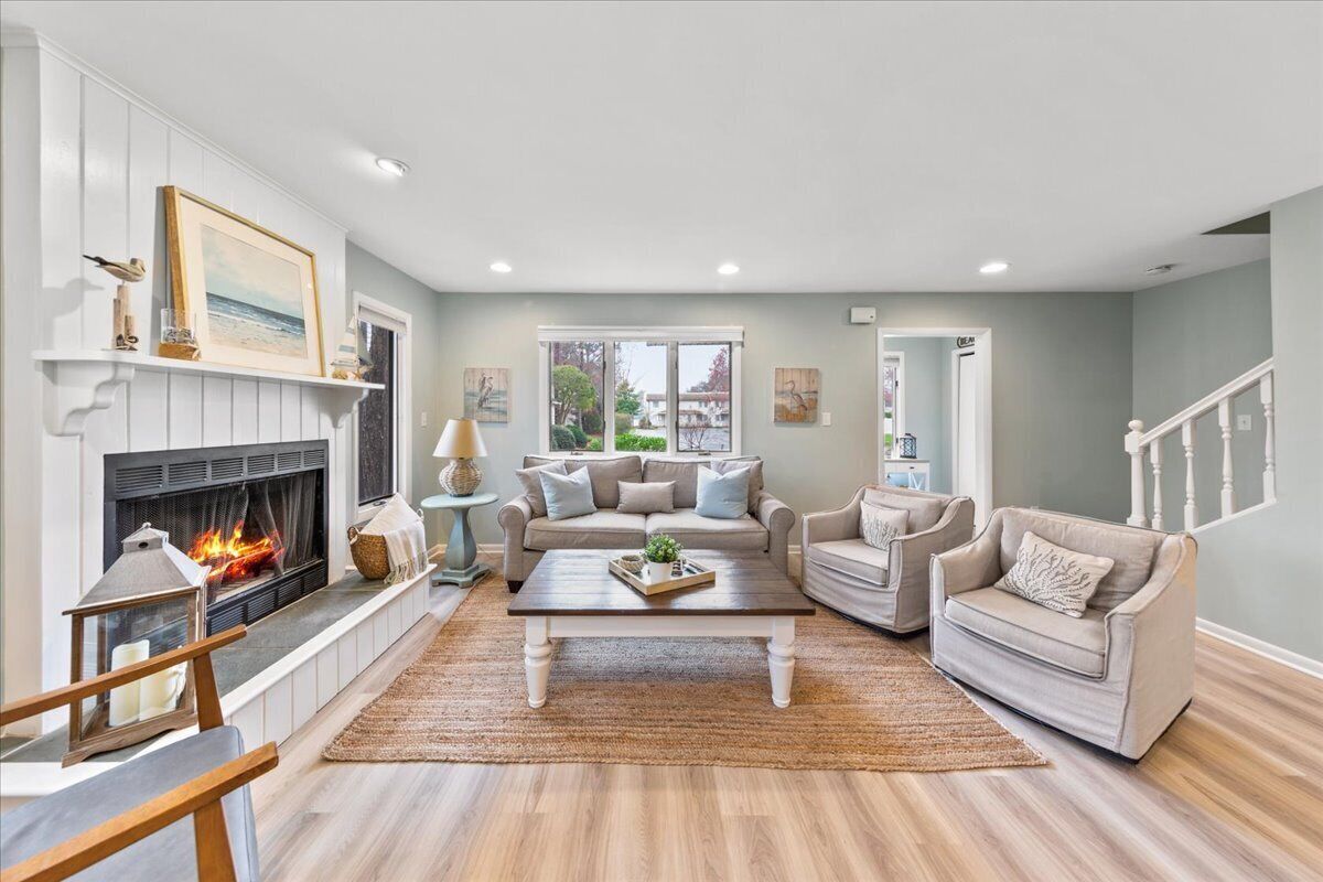 Beautiful Bethany townhome !