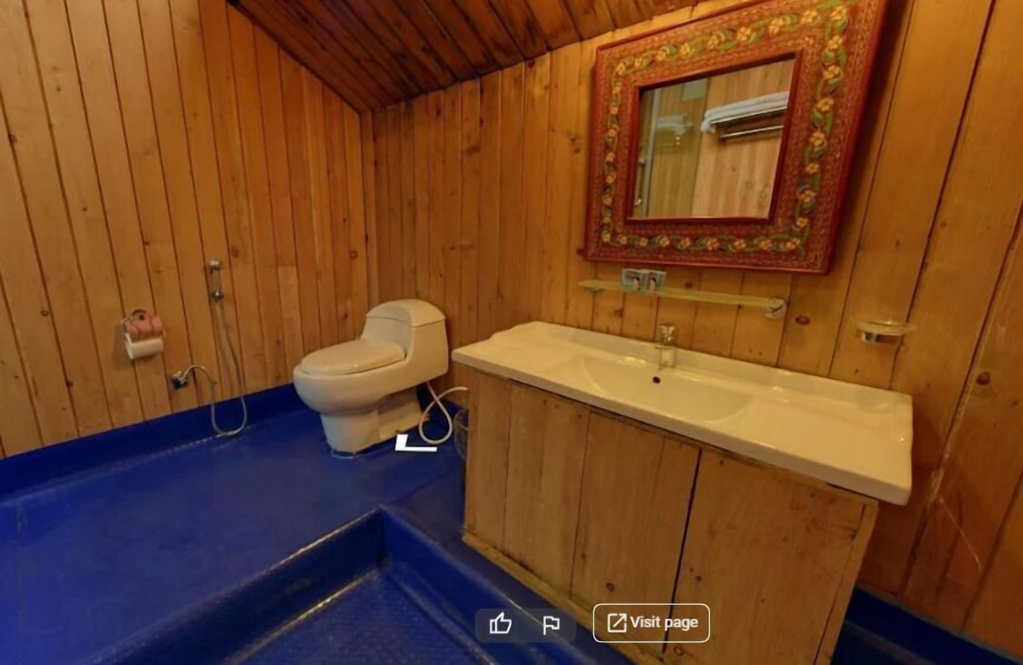 Shower, free toiletries, towels