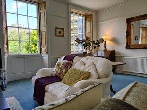 Smart TV, DVD player, books