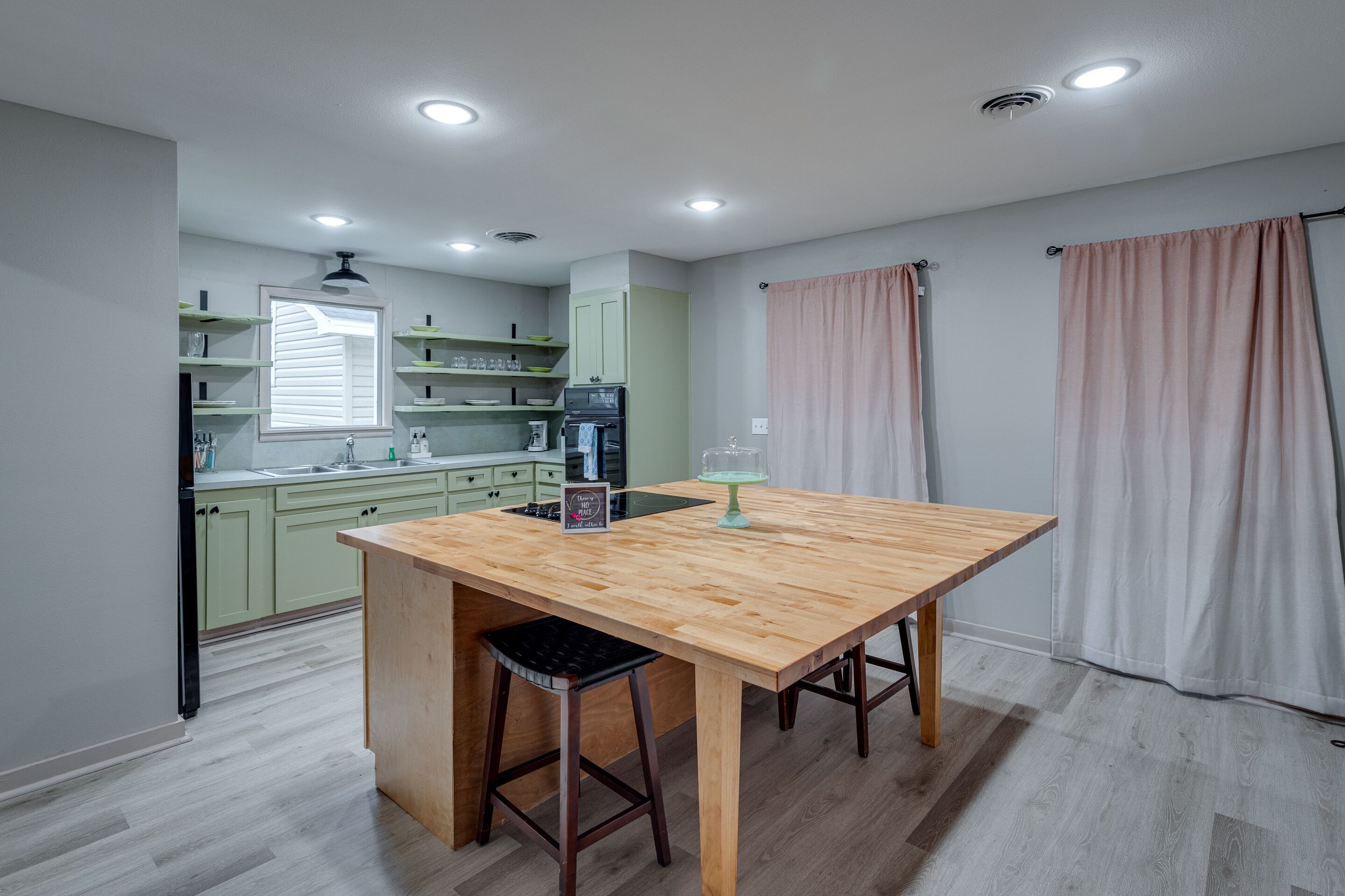 Unique 3 bedroom Throwback