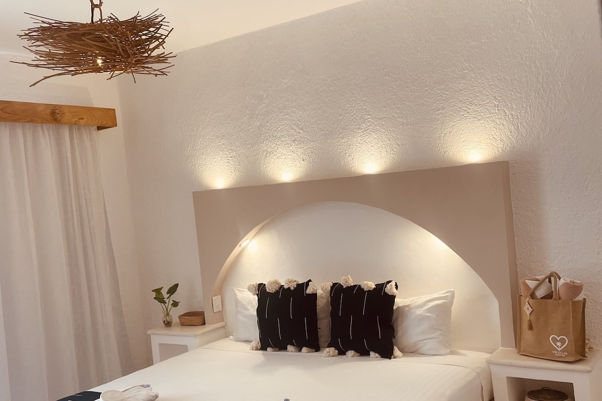 Double Room with Sea view | 1 bedroom, in-room safe, soundproofing, iron/ironing board