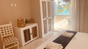 Double Room with Sea view | In-room safe, soundproofing, iron/ironing board, bed sheets