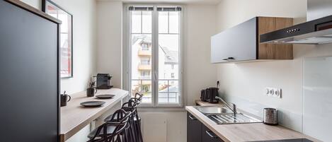 Réfrigérateur, micro-ondes, four, lave-vaisselle