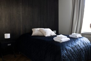 3 habitaciones, escritorio y espacio para trabajar con laptop 