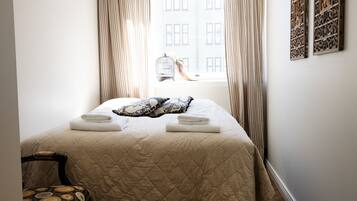 3 bedrooms, desk, laptop workspace, iron/ironing board