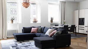 36-inch flat-screen TV with cable channels, TV - 2ndhomes Gorgeous 3BR Apartment w Sauna (Helsinki)