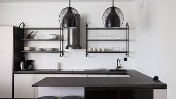 Apartemen Eksklusif | Dapur pribadi | Lemari es, microwave, oven, dan kompor