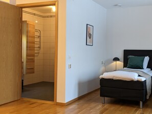 Single Room | Desk, laptop workspace, soundproofing, iron/ironing board - Hotell Bro (Kristinehamn)