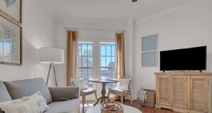 TV - Over sized Studio @ The Village of South Walton!~ 2 Pools~ Walk to Rosemary! (Seacrest)