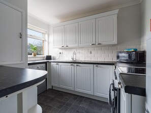 Fridge, microwave, oven, stovetop - A home from home in the heart of Northumberland (Ashington)