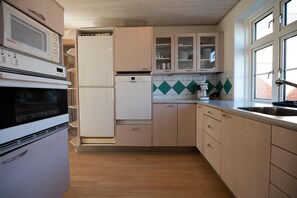 Réfrigérateur, micro-ondes, lave-vaisselle