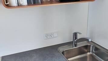 Een koelkast, een vriezer