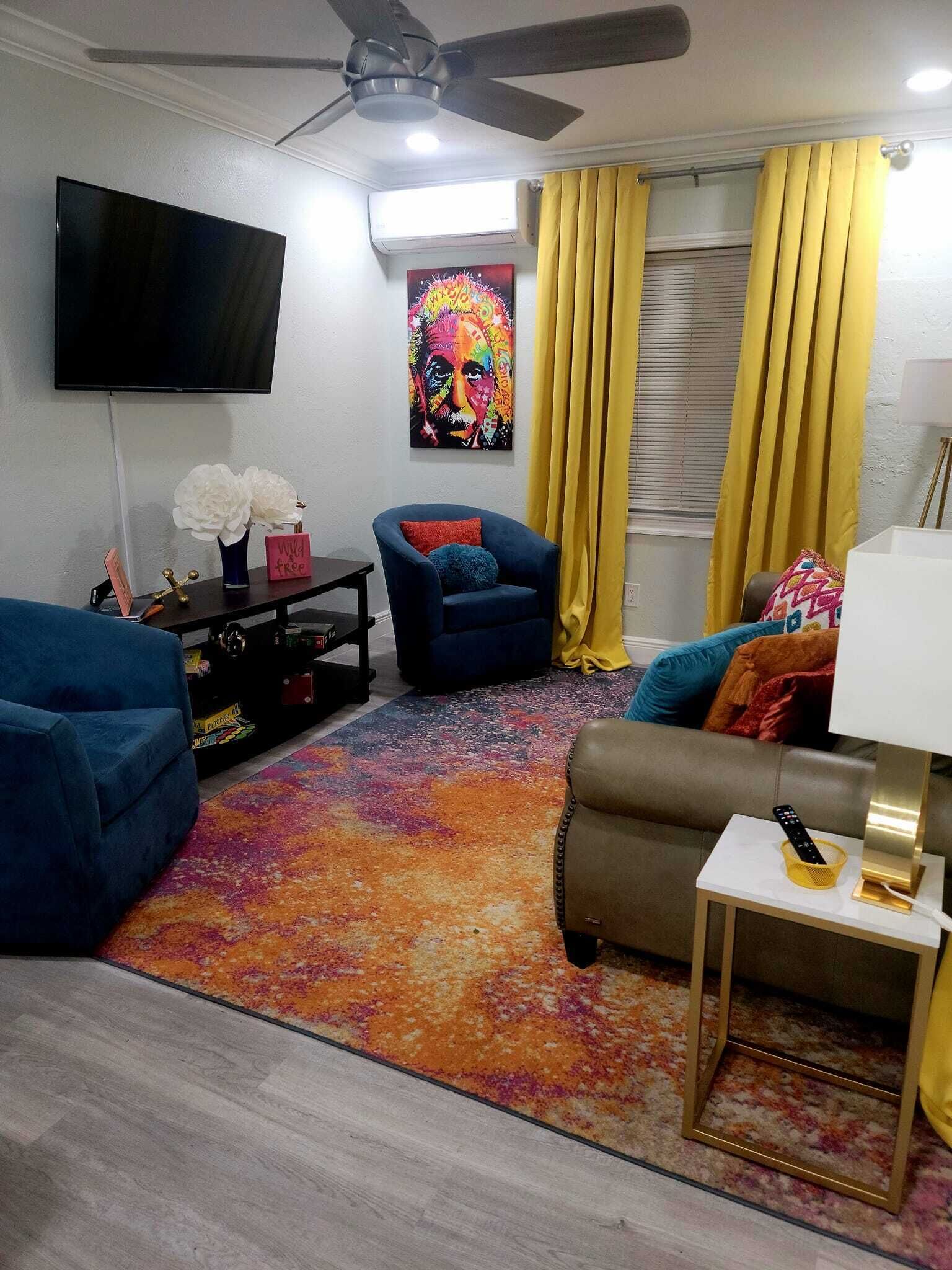 Stylish Boho Chic Bungalow w/ Fire Pit - 5 min from Downtown St. Pete