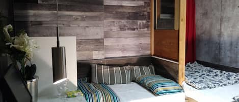 1 bedroom, desk, iron/ironing board, free WiFi