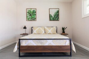 4 soverom, skrivebord, strykejern/-brett og wi-fi (inkludert)