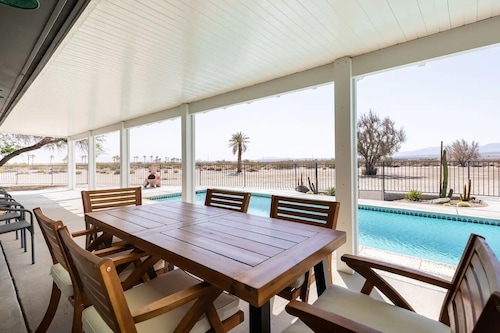 Amazing desert oasis