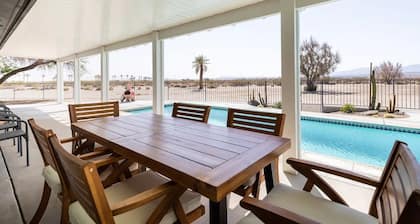 Amazing desert oasis