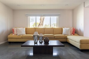 Smart-TV, DVD-spiller, PC-skjermer og printere