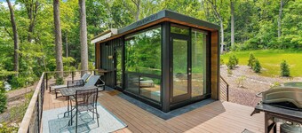 Modern Riverside Cabin w Hot Tub, Fire Pit, Kayaks