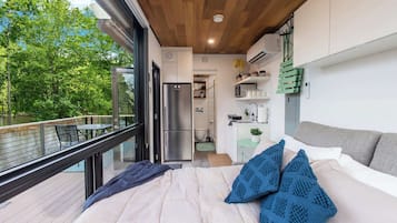 WiFi, bed sheets