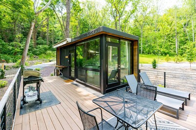 Riverside Tiny Cabin w Hot Tub, Fire Pit, & Kayaks