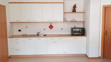 Réfrigérateur, four, plaque de cuisson, lave-vaisselle