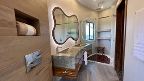 Vila Comfort | Kamar mandi | Shower, pengering rambut, handuk, dan sabun