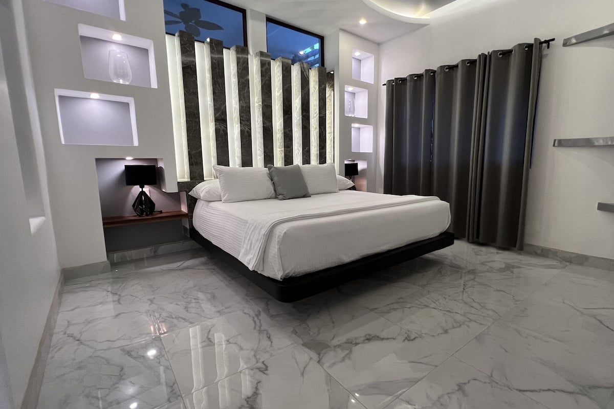 Villa Sea Horse Ocean View | Roupas de cama premium, frigobar, cofres nos quartos, cortinas blackout