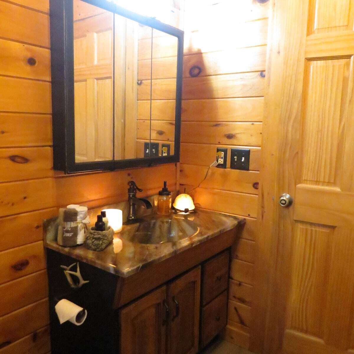 Combinazione doccia/vasca, asciugacapelli, asciugamani, sapone