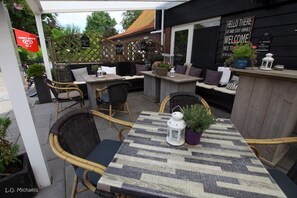 屋外ダイニングエリア